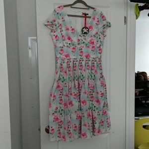 Floral vintage-style dress.